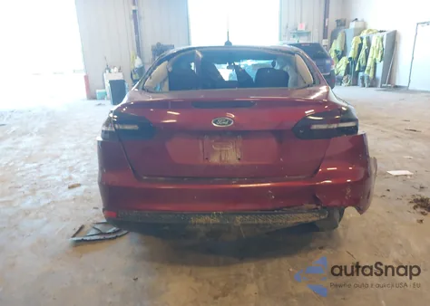 2016 Ford Focus Se z USA, uszkodzony, nr VIN 1FADP3F28GL244646